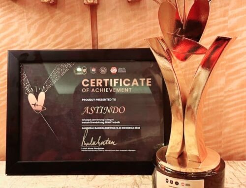 ASTINDO menerima penghargaan sebagai Asosiasi Terbaik wakil industri Pariwisata